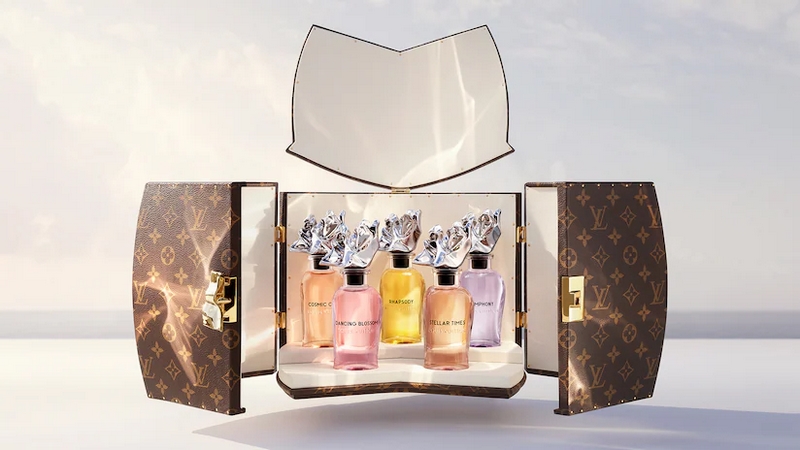 Louis Vuitton on X: Perfume as an art. Through five scores in Les Extraits  Collection, #LouisVuitton reinvents the purest and most precious form in  perfumery. Discover the collaboration between Jacques Cavallier Belletrud